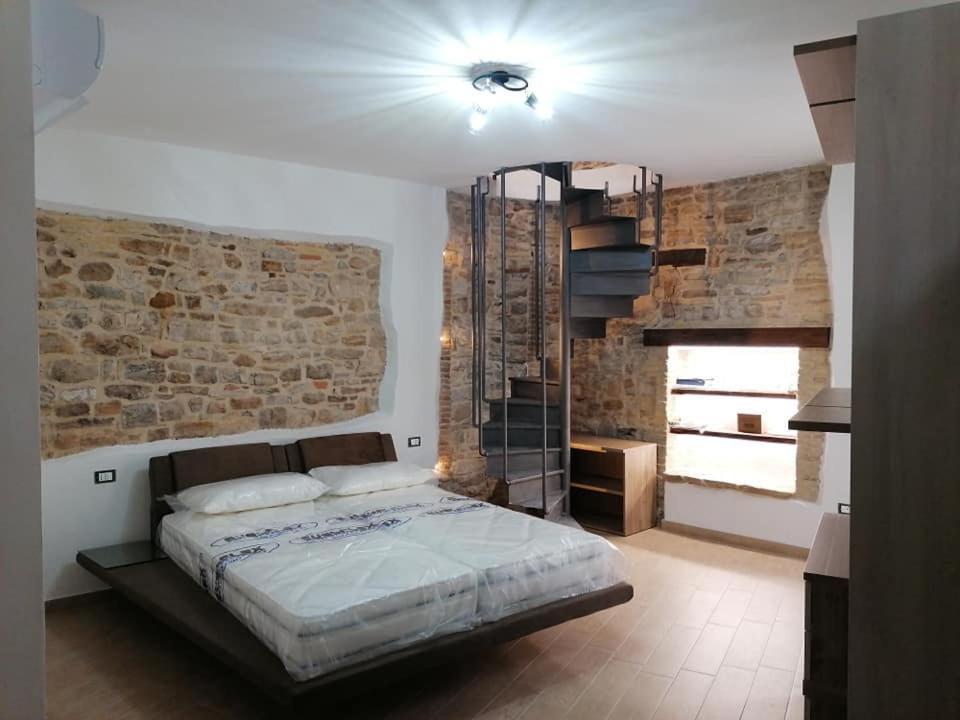 B&B Sotto Le Mura Pietra Montecorvino Luaran gambar