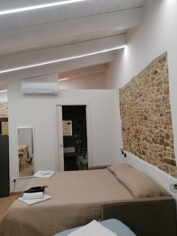 B&B Sotto Le Mura Pietra Montecorvino Luaran gambar