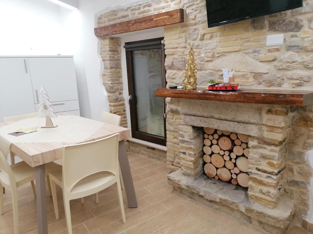 B&B Sotto Le Mura Pietra Montecorvino Luaran gambar