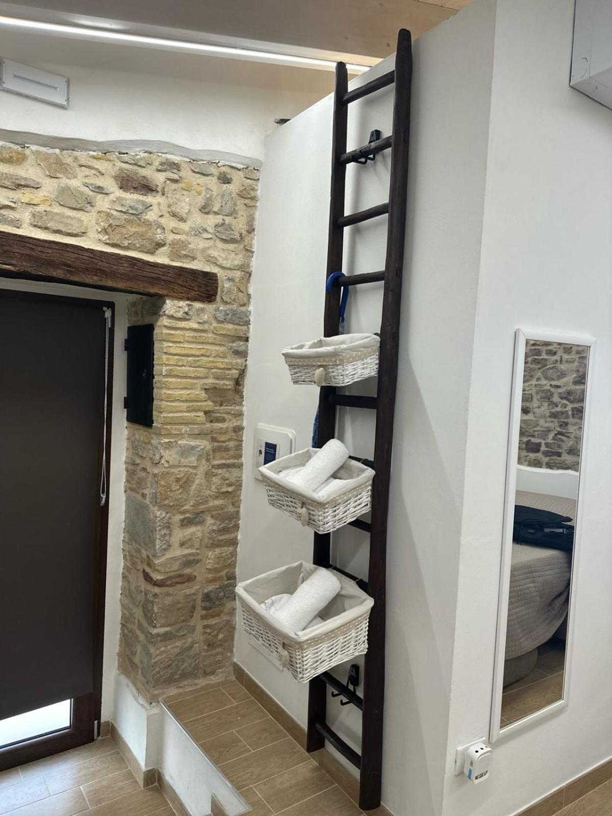 B&B Sotto Le Mura Pietra Montecorvino Luaran gambar